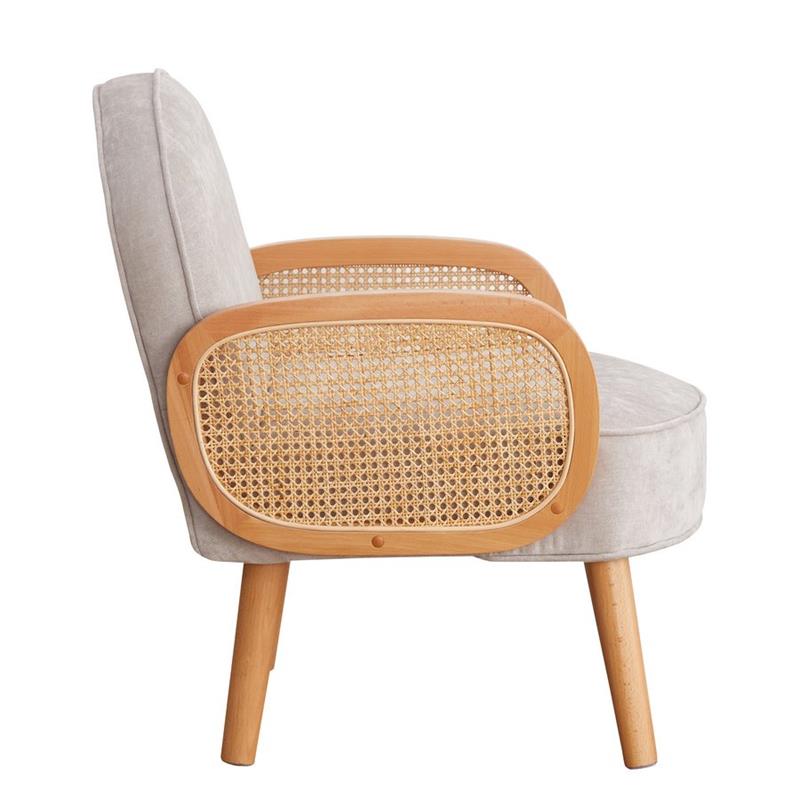 Poltroncina grigio chiaro in polipropilene e legno senta Doris