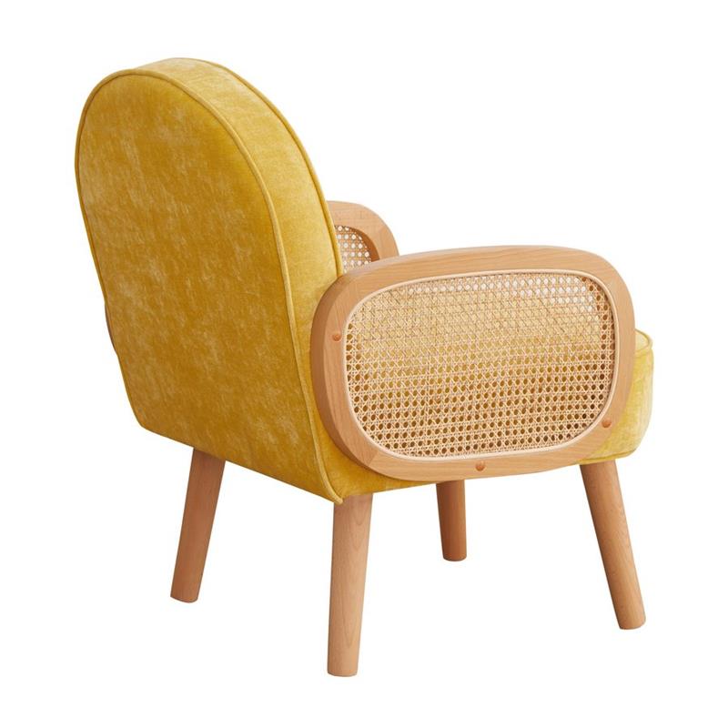 Poltroncina gialla in polipropilene e legno senta Doris