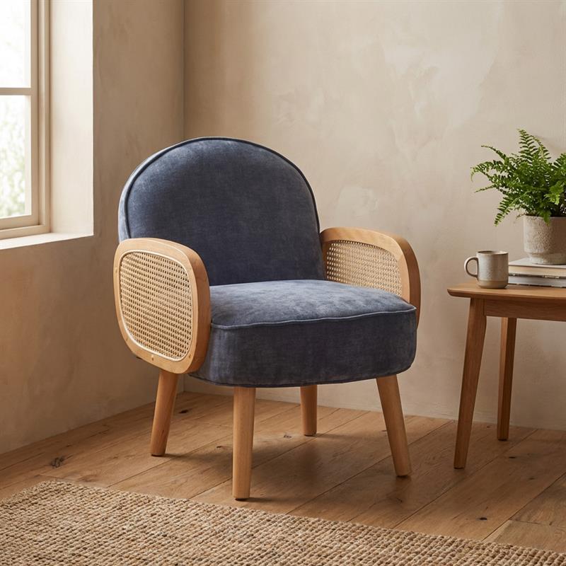 Poltroncina blu in polipropilene e legno senta Doris